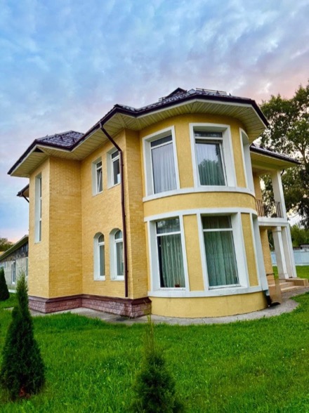 Здание пансионата Радонежское в Сергиево — частный дом для пожилых в Санкт-Петербурге